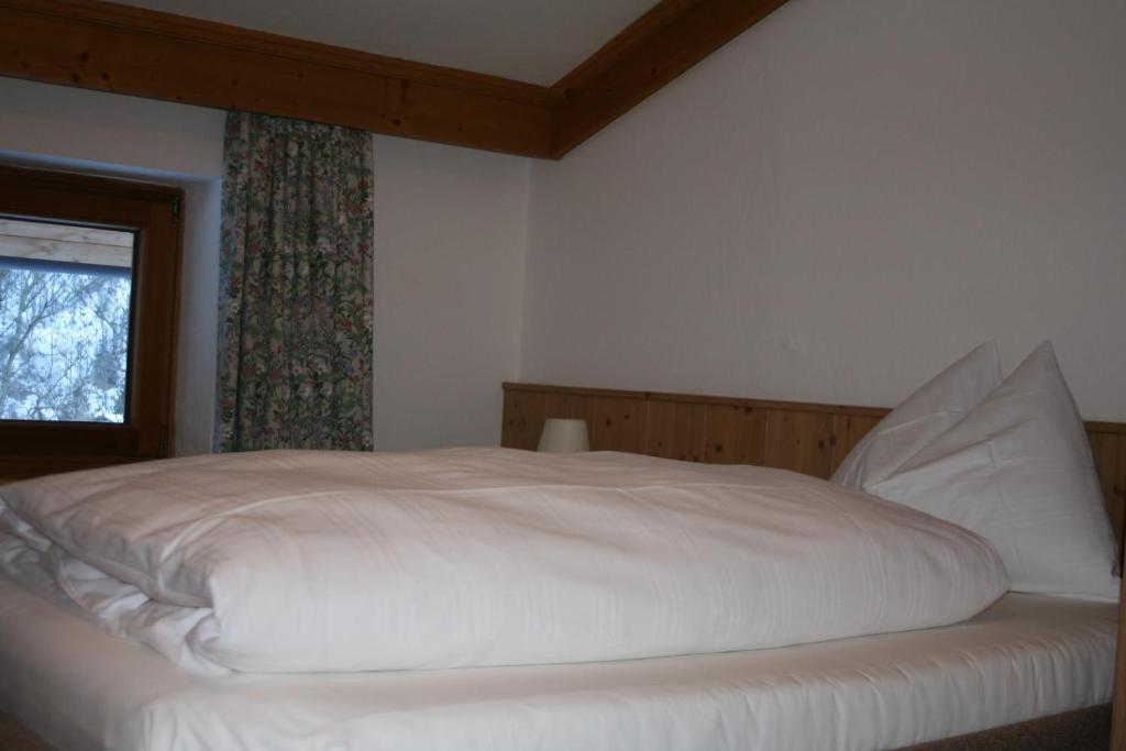 Pension Enzian Saalbach-Hinterglemm Room photo